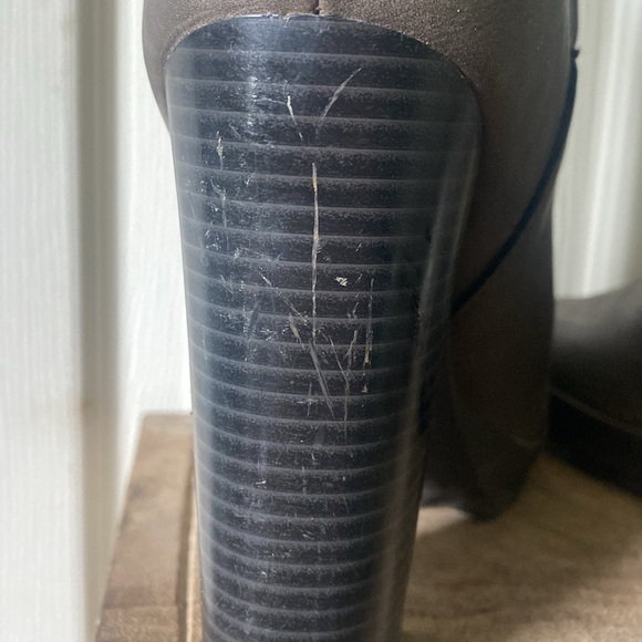 Candie’s Stretch Ankle Brown Ankle Boots (Previously Owned) - Picture 4 of 8